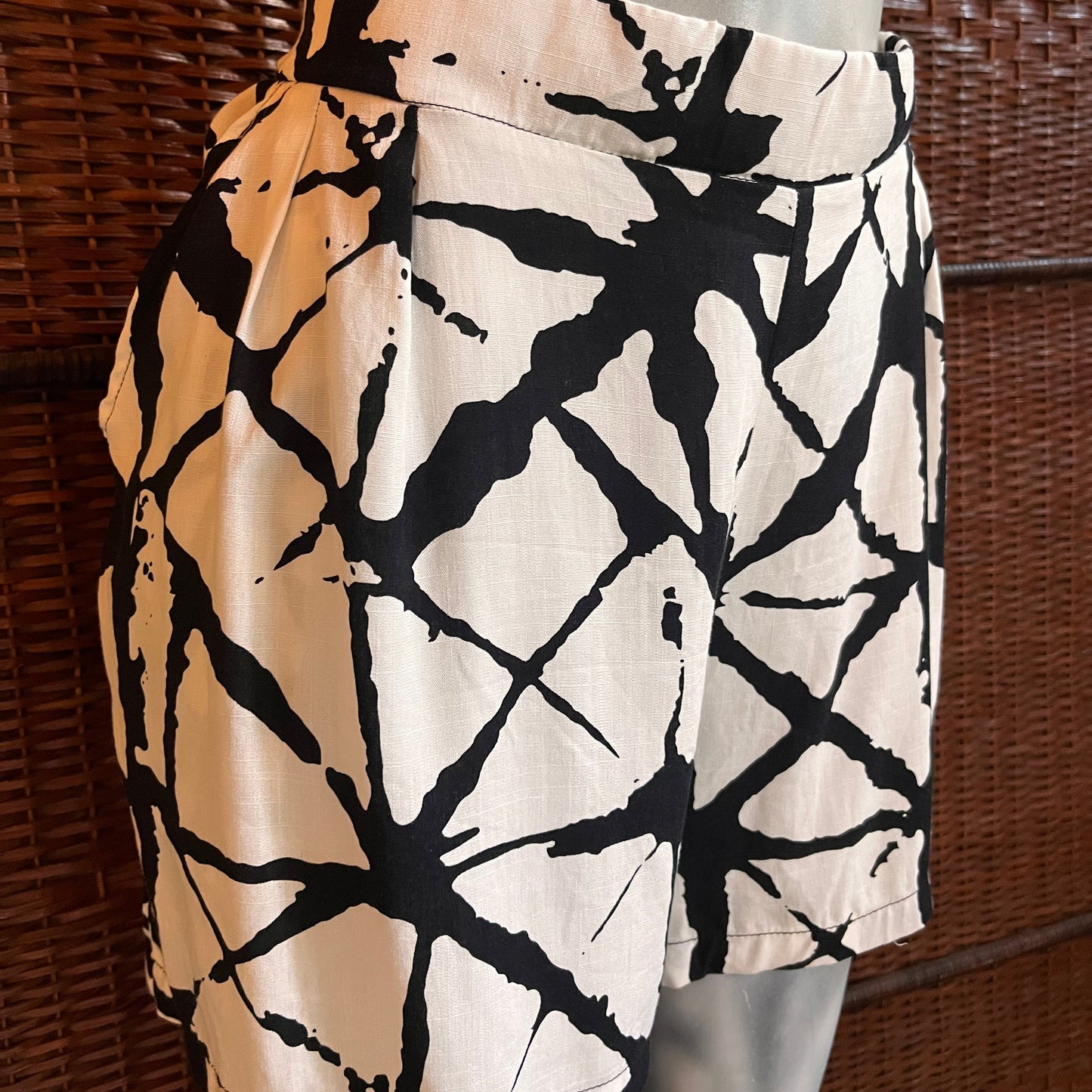 Short preto e branco