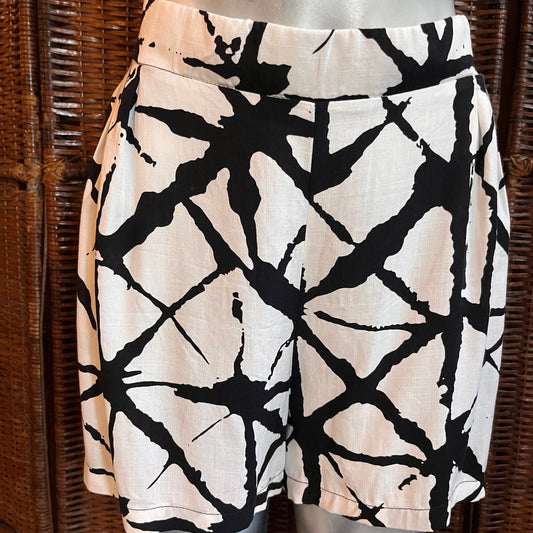 Short preto e branco